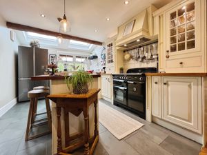 Kitchen Breakfast Room - click for photo gallery